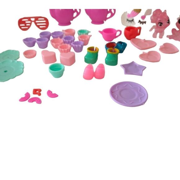 Itty Bitty Prettys Tea Party 5 Dolls Accessories Lot Large Set Miniatures Zuru. - Picture 3 of 14